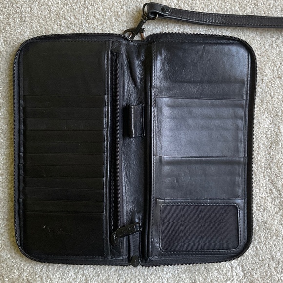Scully Passport Wallet Black - Picture 3 of 14